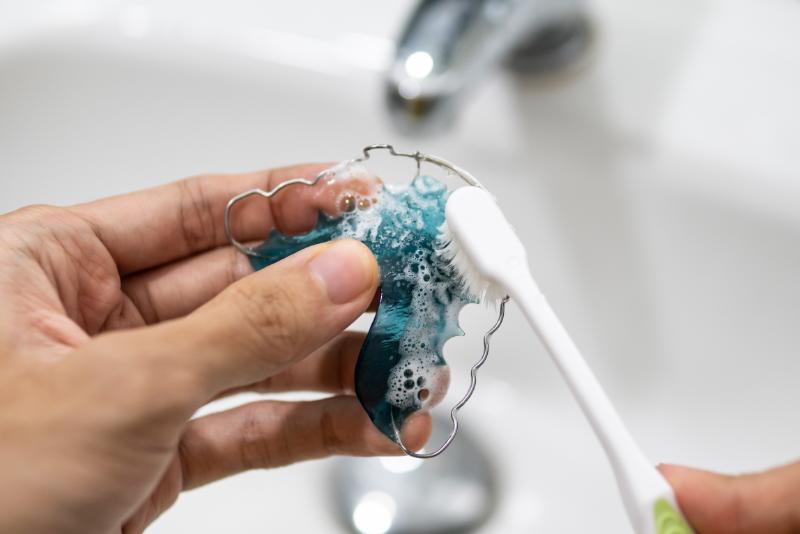 Cleaning a retainer